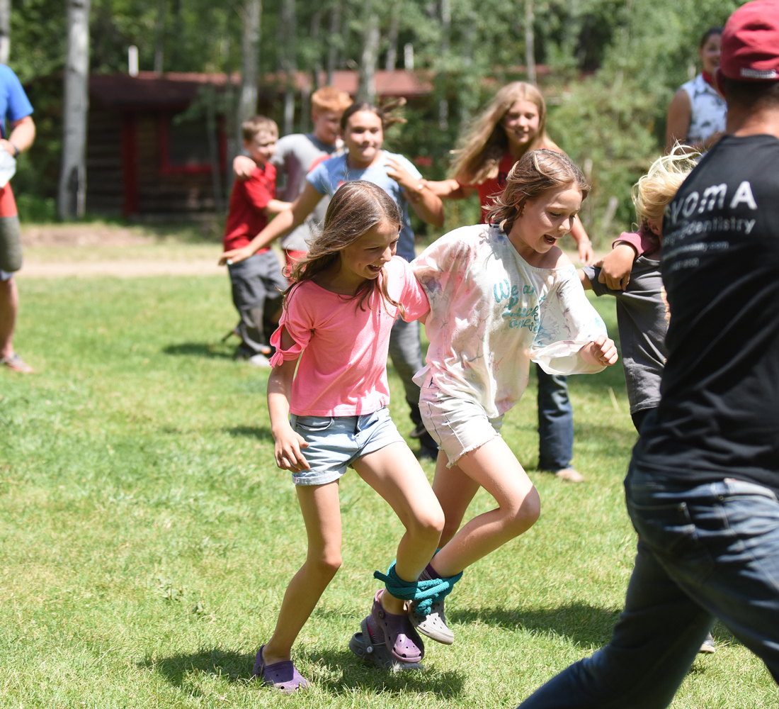kidspage-2 three-legged race game for kids and adults